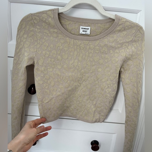 Sunday Best Aritzia, Long Sleeve Crop Top - subtle animal print 🐆 beautiful 🧡 - Picture 5 of 8